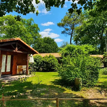 Les Chalets Du Gelat * Noaillan